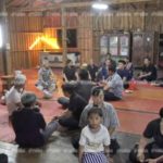 หนีตายอลหม่าน! ชาวบ้านแห่รดน้ำศพพ่อเฒ่า บ้านชั้นสองพังถล่ม บาดเจ็บระนาว