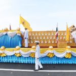 ริ้วขบวนเชิญ คนโทน้ำอภิเษก ไปวัดสุทัศนฯ เตรียมทำพิธีเสกน้ำเวลา 17.19 น.