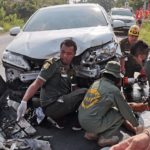 พ่อห้ามแล้ว! หนุ่ม 16 ปี แอบขโมยรถมาขับ ซิ่งอัดเก๋งสมองไหล-ร่างติดคาล้อรถ