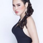 นอกจอยังแซ่บ! ส่อง แม่ย้อย ในวัย 50 ยังเผ็ดปนเซ็กซี่ สาวๆ ยังต้องหลบ
