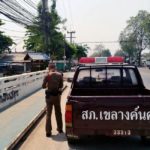 ตร.ลำปางเต้น!! มือบอนพ่นสีกลางสะพาน ข้อความด่าไอ้... รีบลบวุ่น