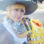 ส่องนางฟ้าพวงมาลัย แยกไฟแดงที่อุบลฯ บอกอย่าอายทำกินอย่าหมิ่นเงินน้อย