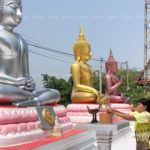 ฮือฮาตะข้องยักษ์ดักทรัพย์! สมภารเล่าฝันเห็นสาวชุดไทยสไบเขียว แห่ส่องเลขตะเคียนทอง(คลิป)