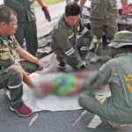 พ่อห้ามแล้ว! หนุ่ม 16 ปี แอบขโมยรถมาขับ ซิ่งอัดเก๋งสมองไหล-ร่างติดคาล้อรถ