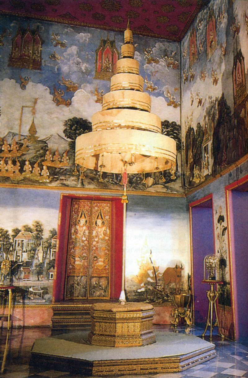 พระที่นั่งอัฐทิศอุทุมพรราชอาสน์ 