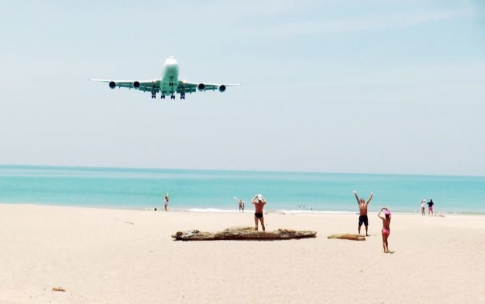 สื่อนอกตีข่าวสนามบินภูเก็ตปิดหาด