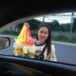 ส่องนางฟ้าพวงมาลัย แยกไฟแดงที่อุบลฯ บอกอย่าอายทำกินอย่าหมิ่นเงินน้อย
