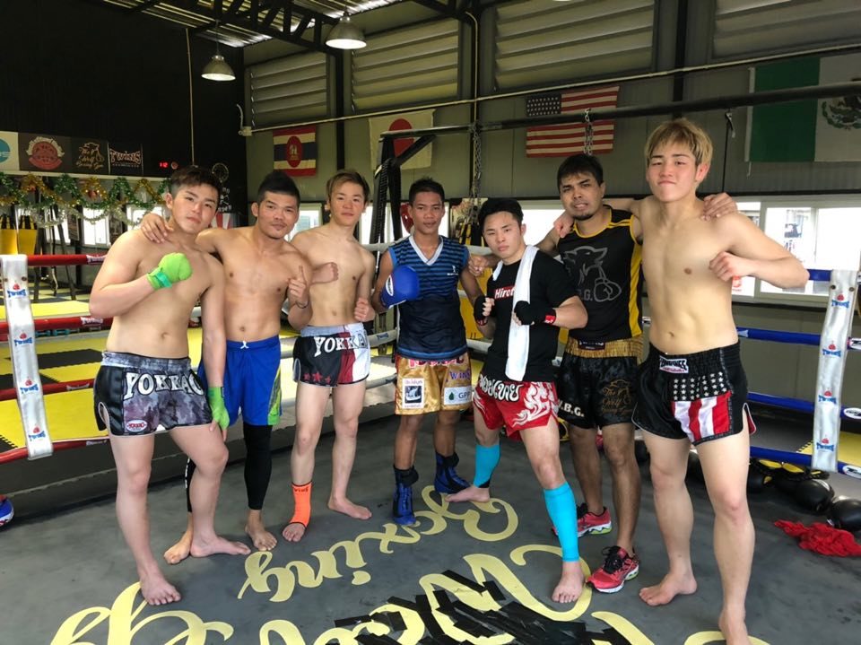 เลาะสนาม