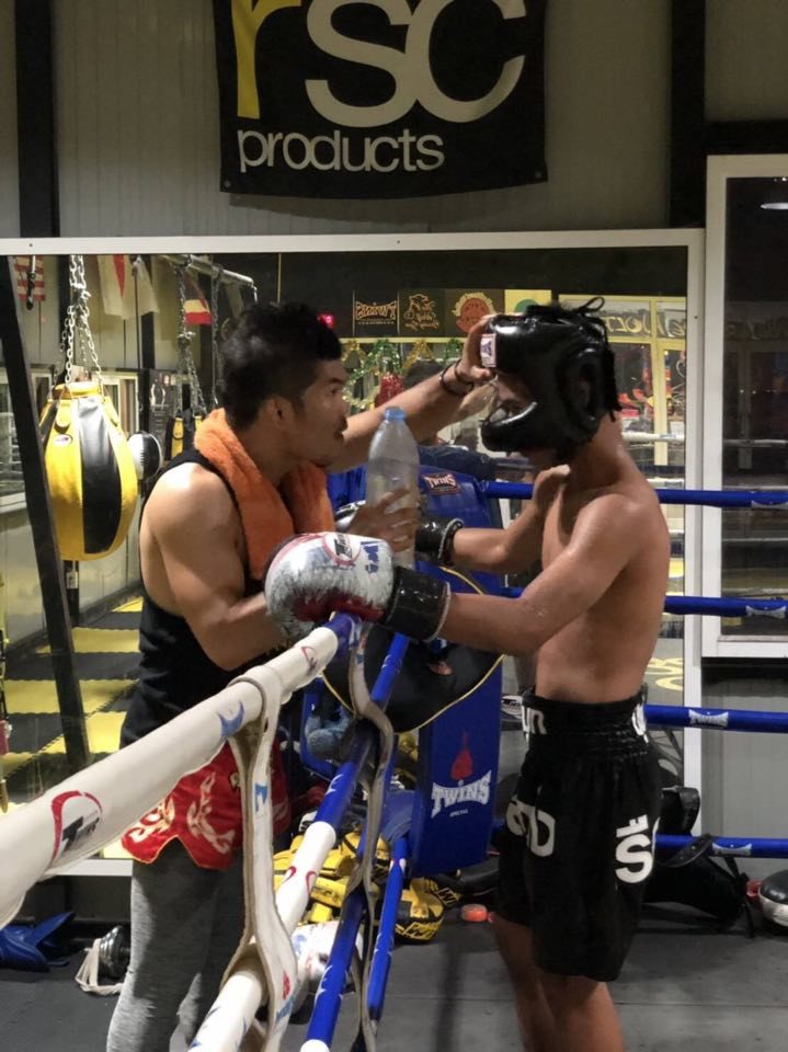 เลาะสนาม