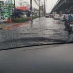 เจอฝนถล่มกรุงซู่เดียว! ถนนแจ้งวัฒนะท่วมแล้ว รถติดหนึบ จับตาตกซ้ำ