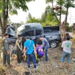 หนุ่มขับกระบะพาครอบครัวคุยปมที่ดิน หลับใน รถชนต้นไม้ เมีย-แม่ยายดับ