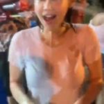 สงกรานต์สะเทือน! น้องมุกกี้ เล่นน้ำสุดแซ่บ เจอนิ้วปริศนาจิ้มเข้าหน้าอกเต็มๆ (คลิป)