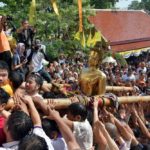 แห่ร่วมอัญเชิญ หลวงพ่อพระใส ประดิษฐานบนพระอุโบสถวัดโพธิ์ชัย ปิดฉากงานสงกรานต์หนองคาย