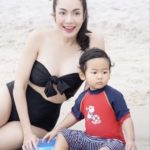 อ๋อม สกาวใจ หนีร้อน ยกครอบครัวเที่ยวทะเล อวดหุ่นแซ่บ-ขาวโบ๊ะ