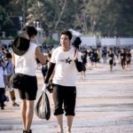 โตโน่ นำทีมลุยเก็บขยะที่ชายหาดชะอำ ประชาชนร่วมเป็นจิตอาสากว่า 400 คน
