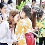 น้องมะลิ ห่มสไบ-นุ่งโจง-เกล้ามวย ร่วมงานสงกรานต์ที่ร.ร. คนแห่ชม...ยิ่งโตยิ่งสวย
