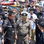 เสียงมวลชนโห่รับ!! 'ศรีวราห์' ถึงสน.ปทุมวัน เข้าสอบสวน 'ธนาธร' คดี ม.116 ด้วยตัวเอง
