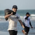 โตโน่ นำทีมลุยเก็บขยะที่ชายหาดชะอำ ประชาชนร่วมเป็นจิตอาสากว่า 400 คน