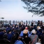 โตโน่ นำทีมลุยเก็บขยะที่ชายหาดชะอำ ประชาชนร่วมเป็นจิตอาสากว่า 400 คน