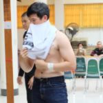 เจมส์ มาร์ ฟิตเปรี๊ยะ โชว์หุ่นวัดรอบอก พร้อมลุ้นใบดำ ใบแดง (ภาพชุด)