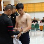 เจมส์ มาร์ ฟิตเปรี๊ยะ โชว์หุ่นวัดรอบอก พร้อมลุ้นใบดำ ใบแดง (ภาพชุด)