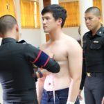 เจมส์ มาร์ ฟิตเปรี๊ยะ โชว์หุ่นวัดรอบอก พร้อมลุ้นใบดำ ใบแดง (ภาพชุด)