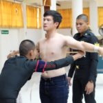 เจมส์ มาร์ ฟิตเปรี๊ยะ โชว์หุ่นวัดรอบอก พร้อมลุ้นใบดำ ใบแดง (ภาพชุด)