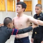 เจมส์ มาร์ ฟิตเปรี๊ยะ โชว์หุ่นวัดรอบอก พร้อมลุ้นใบดำ ใบแดง (ภาพชุด)