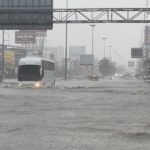 พัทยาอ่วม พายุฤดูร้อนเล่นงาน ฝนซัด 2ชม. ท่วม! น้ำทะลัก ไหลเชี่ยว รถติดเป็นอัมพาต