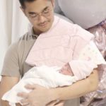 พ่อลูกอ่อน  เนม ปราการ  สุขใจ ช่วยภรรยาเลี้ยงลูก เห่อมาก จนไม่อยากออกจากบ้าน