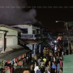 วิ่งหนีตายอลหม่าน ไฟไหม้กลางดึก ชุมชนกรุงเทพกรีฑา26 เผาวอด 6 หลัง