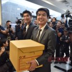 สบายใจ! ธนาธร ควง ปิยบุตร หอบหลักฐาน แก้ข้อหาหุ้นสื่อ แย้มข้อมูลหลายพรรค