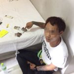 บุกรวบ 2 หนุ่ม เปิดโรงแรมมั่วสุมเสพยา ขายไอซ์ให้วัยรุ่น บนเกาะสมุย