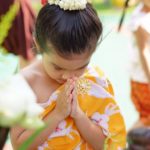 น้องมะลิ ห่มสไบ-นุ่งโจง-เกล้ามวย ร่วมงานสงกรานต์ที่ร.ร. คนแห่ชม...ยิ่งโตยิ่งสวย