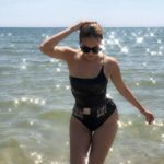 เลียนแบบดารากัน! 12 เทคนิคโพสท่าริมชายหาด กับตัวแม่บิกินี่ลีลาแซ่บ