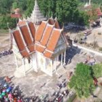 กำนันบวชหลานชาย "โปรยทานแจกวัว" ชาวบ้านแห่แย่งคว้าเหรียญ หวังได้สลากรางวัล
