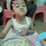 สายกิน! น้องมะลิ ซุ่มเงียบกินขนม แม่โบว์ ขอแบ่ง-เจอสายตาตอบกลับสุดฮา