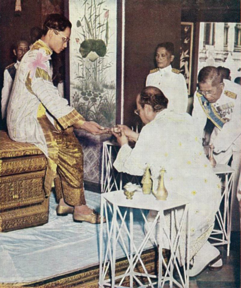 พระที่นั่งอัฐทิศอุทุมพรราชอาสน์ 