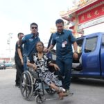 มูลนิธิป่อเต็กตึ๊ง สงเคราะห์สังคม มอบรถเข็นวีลแชร์แก่ผู้พิการด้อยโอกาส