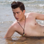 มาช่า โชว์ความแซ่บริมหาด จูงมือ น้องกาย โชว์หุ่นถ่ายแฟชั่นอบอุ่น!