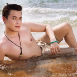 มาช่า โชว์ความแซ่บริมหาด จูงมือ น้องกาย โชว์หุ่นถ่ายแฟชั่นอบอุ่น!