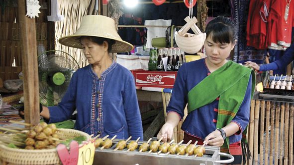 เที่ยว‘กาดวิถีชุมชนคูบัว’ อุดหนุนชาวไท-ยวนแห่งราชบุรี