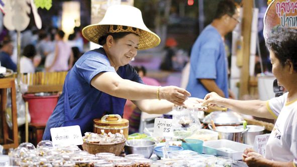 เที่ยว‘กาดวิถีชุมชนคูบัว’ อุดหนุนชาวไท-ยวนแห่งราชบุรี