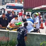 รถบรรทุก เบรกไม่ทัน เสยท้าย 10ล้อ พุ่งตกถนน ช่วยระทึก! คนขับ