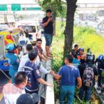 รถบรรทุก เบรกไม่ทัน เสยท้าย 10ล้อ พุ่งตกถนน ช่วยระทึก! คนขับ