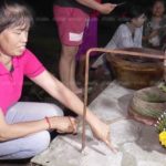 ขนลุกเจอของจริง! ผงะลงหาปลาเจอพญานาคตาแดง ชาวบ้านแห่ขอหวยแน่น(คลิป)