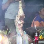 ขนลุกเจอของจริง! ผงะลงหาปลาเจอพญานาคตาแดง ชาวบ้านแห่ขอหวยแน่น(คลิป)