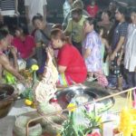 ขนลุกเจอของจริง! ผงะลงหาปลาเจอพญานาคตาแดง ชาวบ้านแห่ขอหวยแน่น(คลิป)