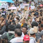 'ภูมิธรรม' ให้กำลังใจ 'ธนาธร' หวั่นเกิดภาพซ้อนอดีต ก่อความขัดแย้งให้ประเทศ