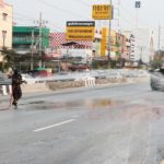 ปทุมฯผวา กระบะบรรทุกแก๊สหุงต้ม ยางระเบิดพลิกคว่ำ กลางถนนพหลโยธิน